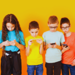 Why Should Kids Have Phones?Good or Bad