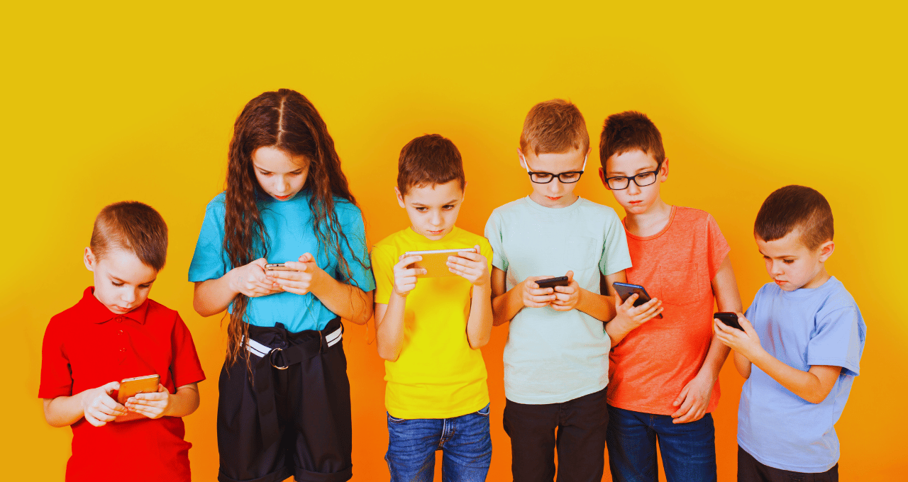 Why Should Kids Have Phones?Good or Bad