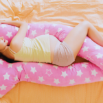 how to sleep with a pregnancy pillow