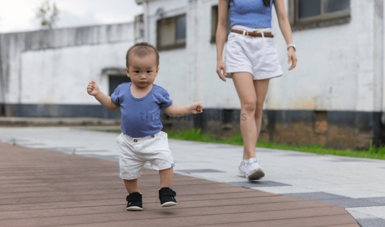 Factors That Affect When a Baby Starts Walking
