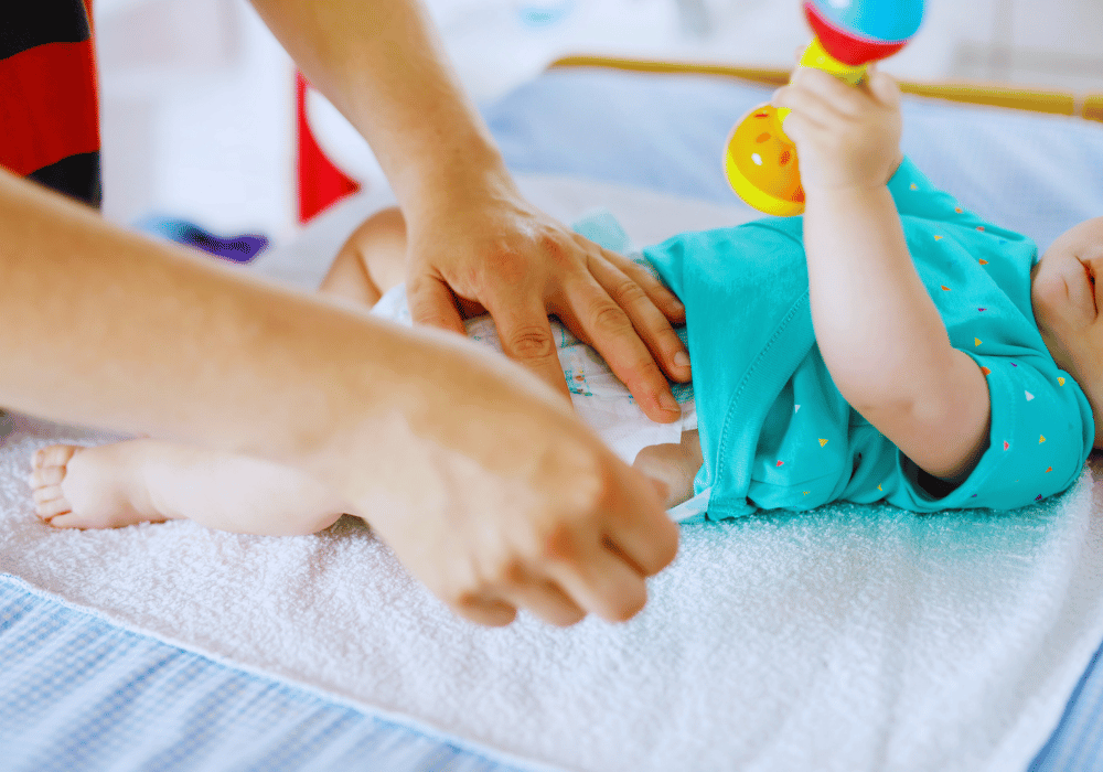 Natural vs medicated diaper cream comparison for baby diaper rash treatment and prevention.